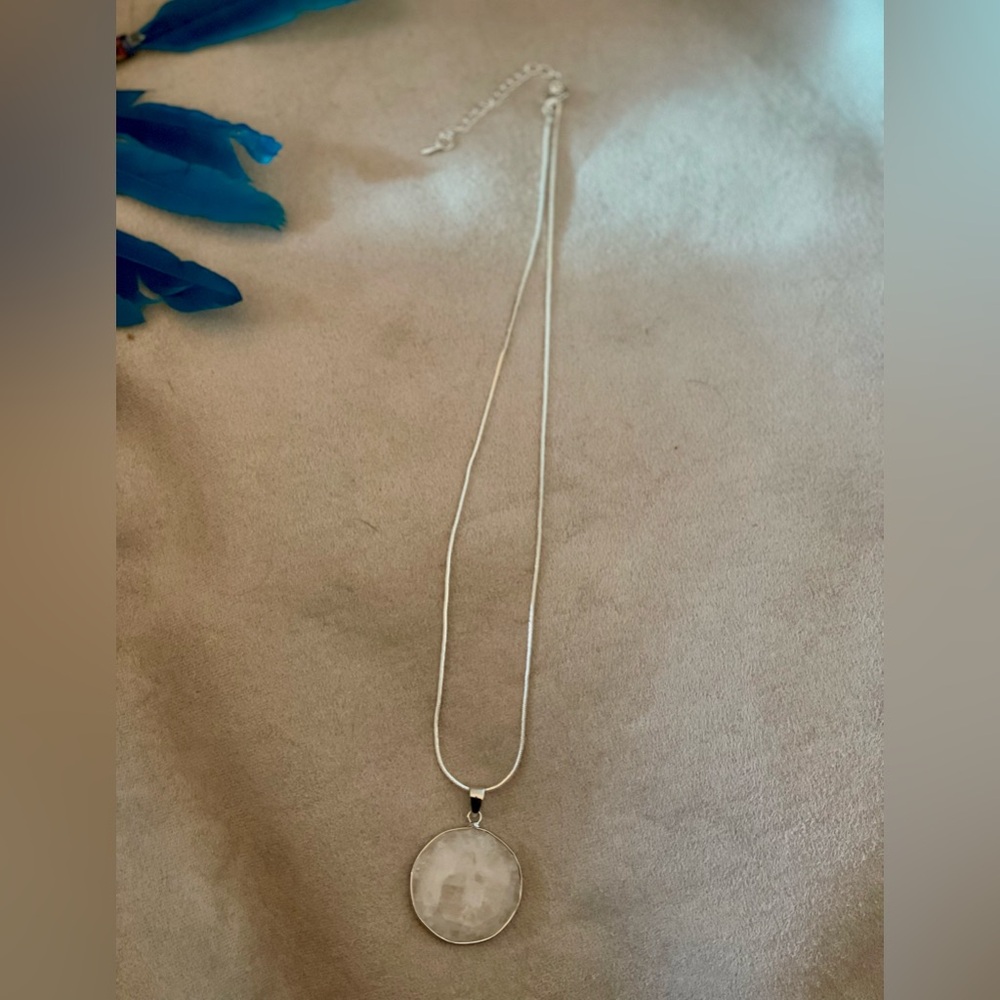 Elegant Silver Pendant Necklace(Quartz)